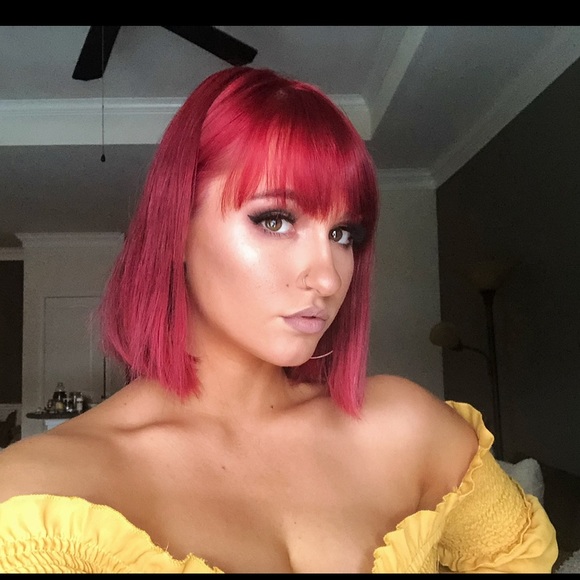 🌻 🌼 YELLOW CROP TOP 🌼🌻 - Picture 2 of 6